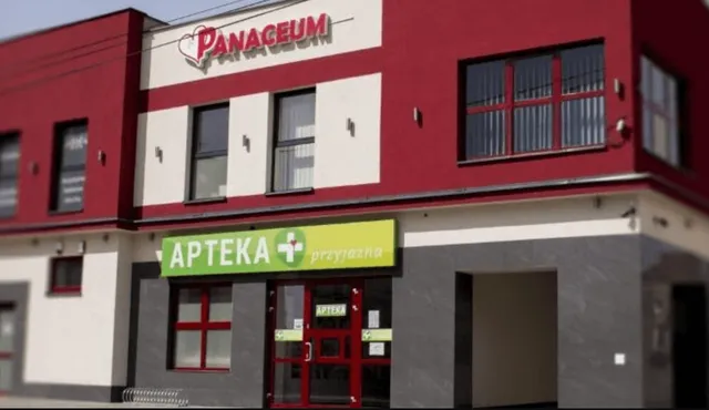 Budynek Przychodni Puls Med i apteka przy ul. 1-go Maja 55